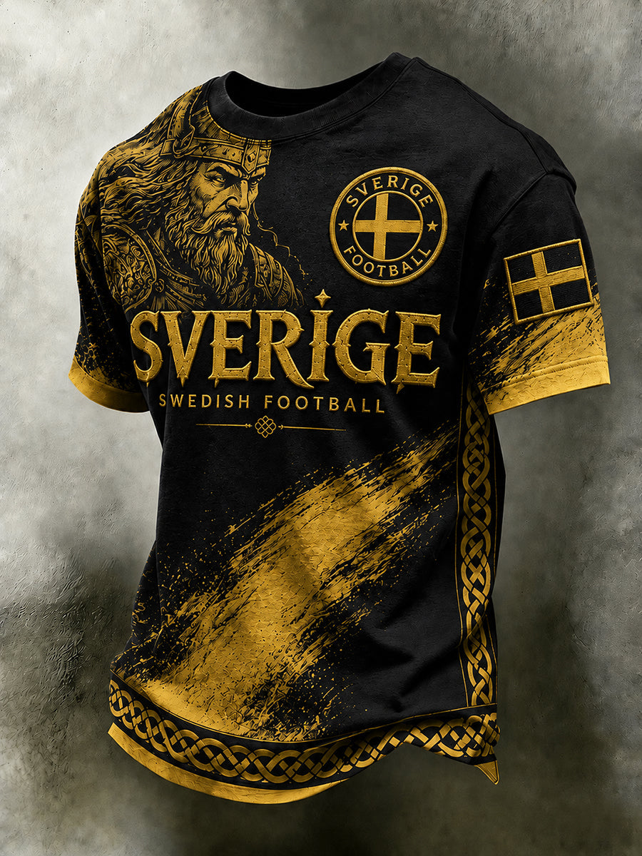 Retro svensk fotbollslandslagsflagga med emblem och t-shirt i vikingastil med korta ärmarna