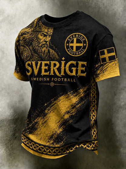 Retro svensk fotbollslandslagsflagga med emblem och t-shirt i vikingastil med korta ärmarna